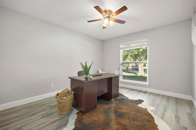 Building Photo - 1009 Rolling Green Cir