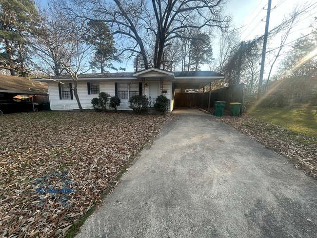 Building Photo - 403 W 41st St