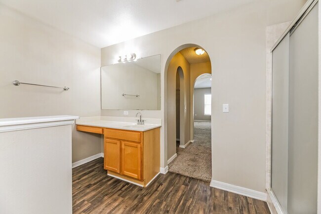 Building Photo - 7245 Nottinghamshire Dr