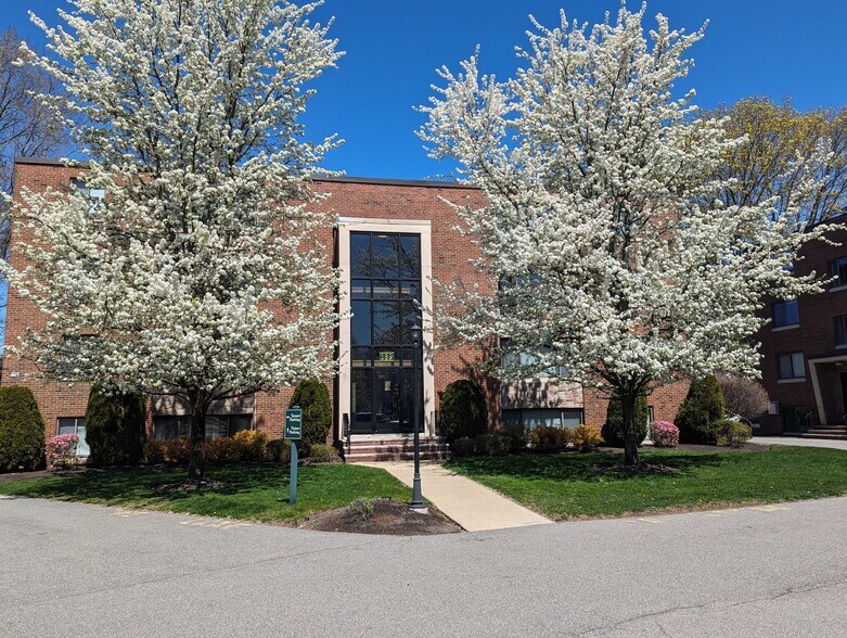 Building Photo - 200 W Wyoming Ave