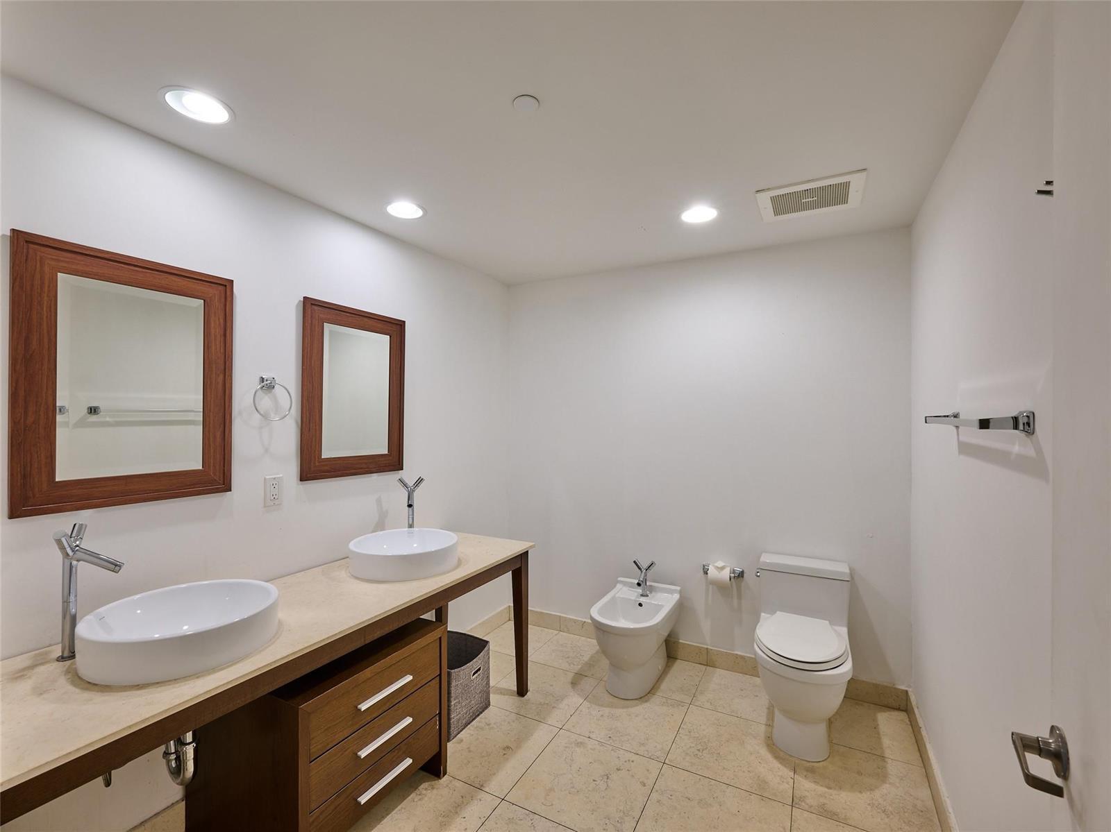 Building Photo - 495 Brickell