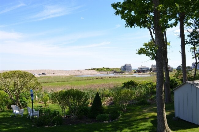 Building Photo - 2 Saratoga Ct