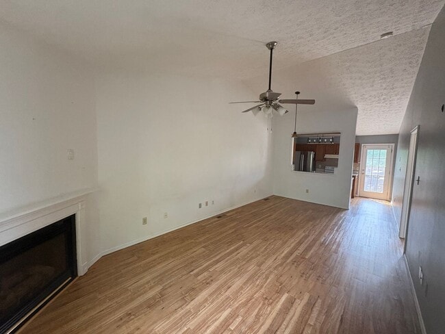 Building Photo - The Colonies 2BR+Office, 1Car Garage – West Knoxville