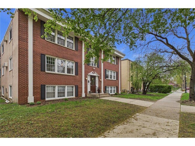 Building Photo - 2706 Humboldt Ave S