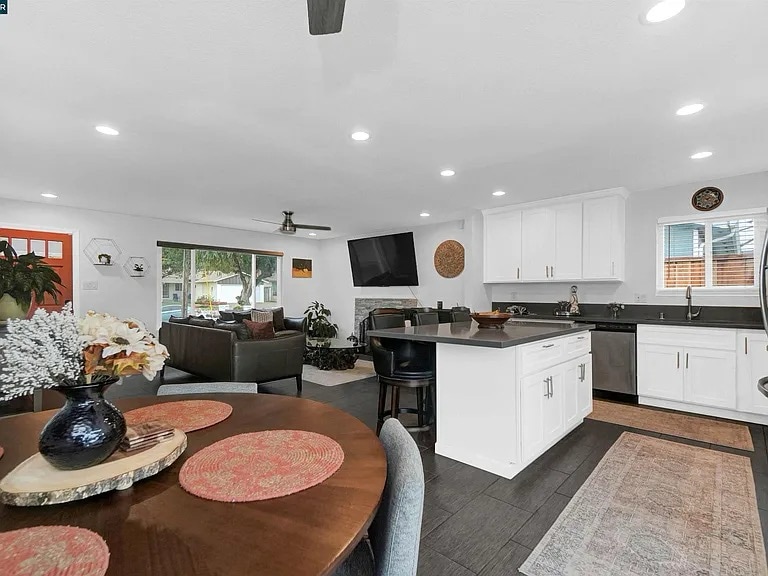 Building Photo - 2697 Limerick Rd