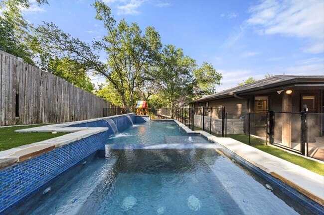 Building Photo - 6002 Mt Bonnell Rd