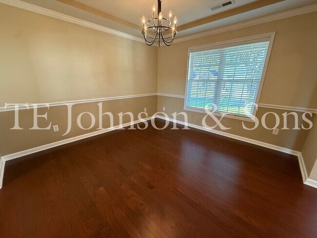 Building Photo - Spacious 4 Bedroom Home with Fenced Yard & Two Car Garage in Clemmons