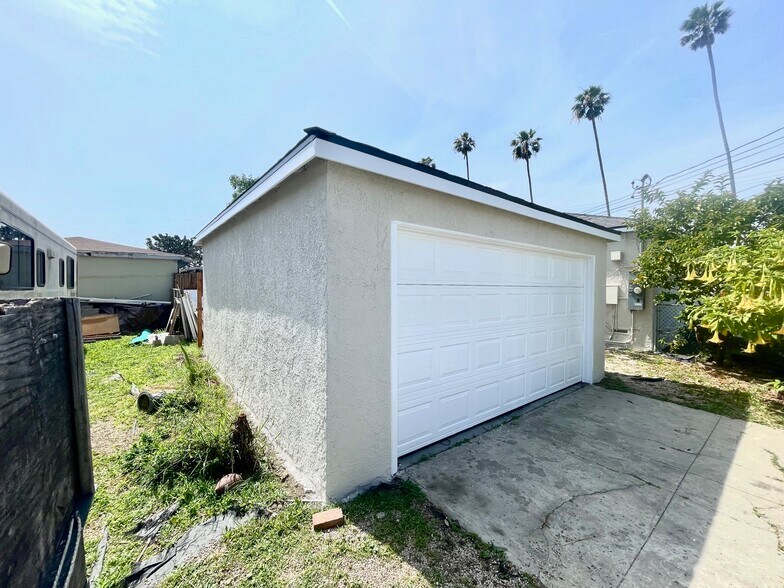 Building Photo - 4152 W 107th St