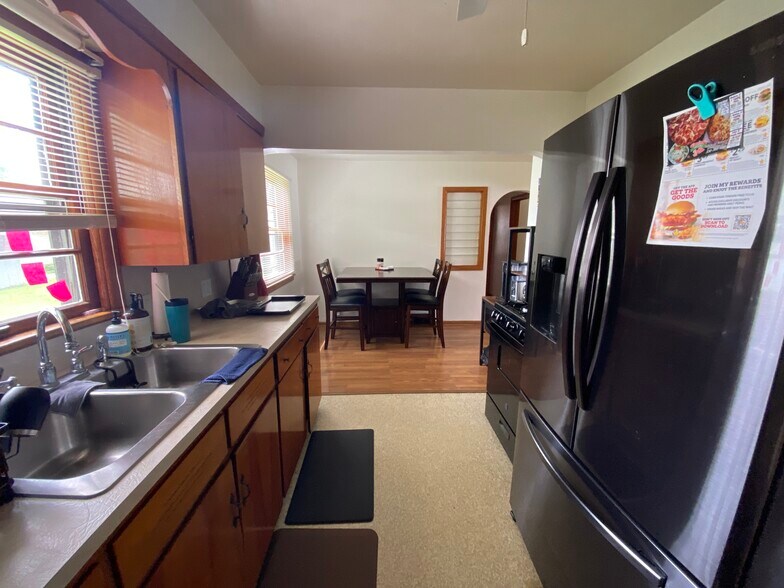 Kitchen and dining space - 216 Dort Ln NW