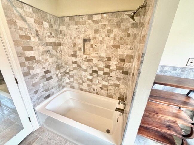 Building Photo - Main Street10N#902