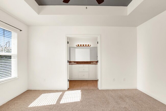Building Photo - 7221 Quail Hollow Dr