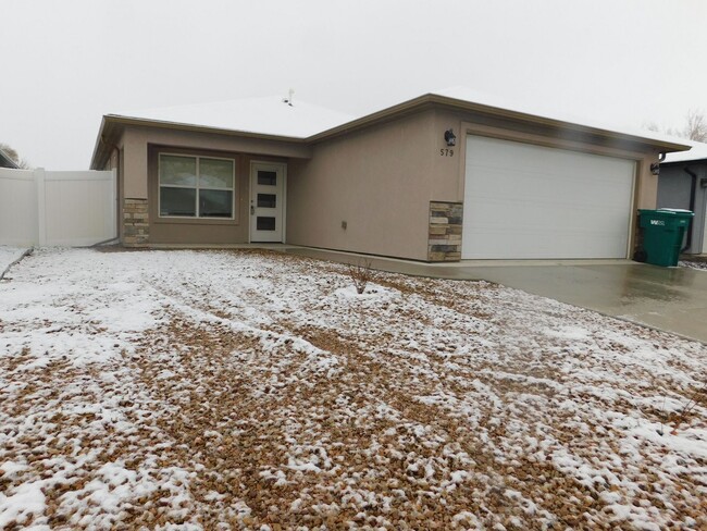 Primary Photo - Newer Home in Fruitvale