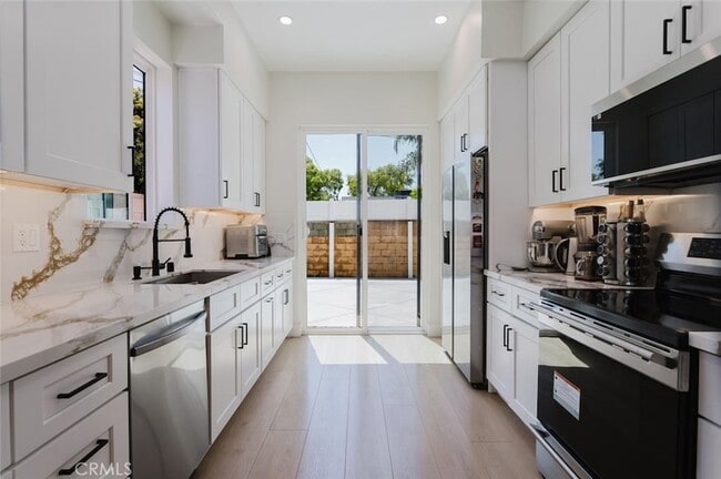 Building Photo - 13540 Hamlin St