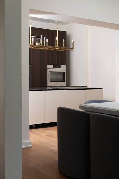 Building Photo - 22 E Elm St