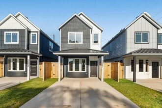 Building Photo - 227 S Broadway St