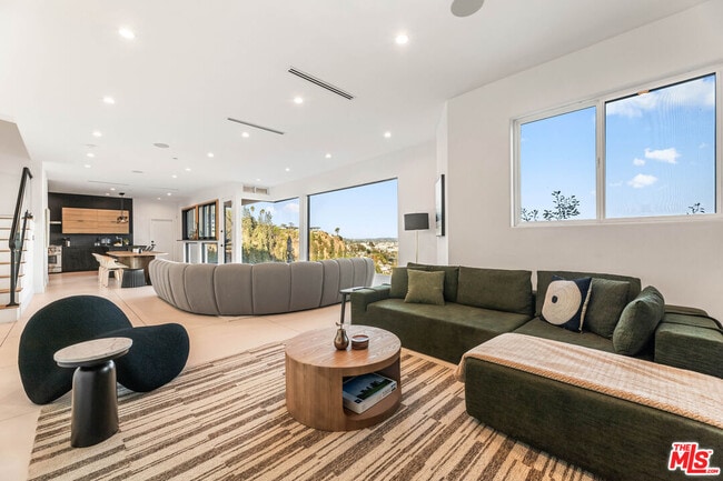 Building Photo - 8425 Hillside Ave