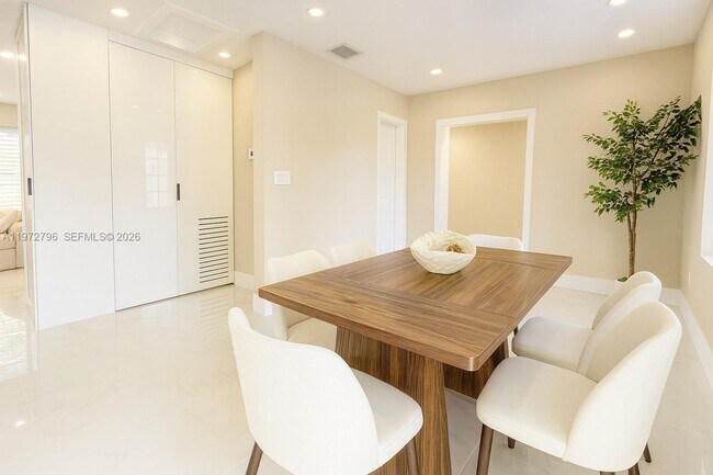 Building Photo - 1399 NE 38th St