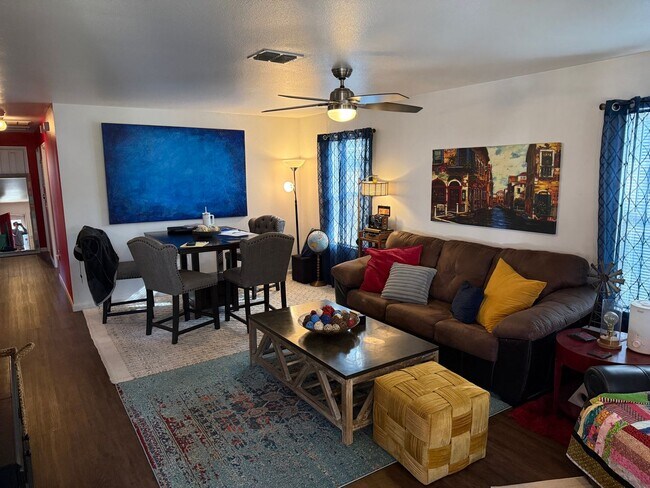 Building Photo - 2727 Choice St