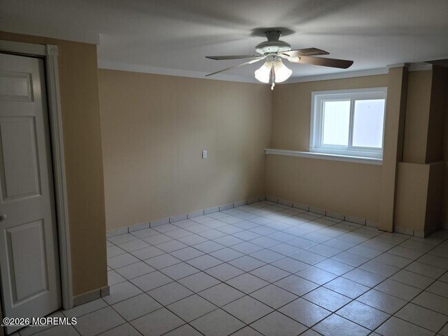 Building Photo - 215 Clubhouse Dr