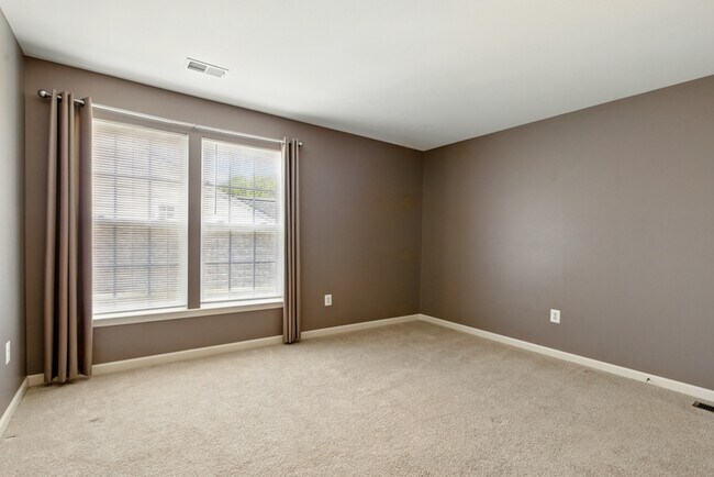 Building Photo - 2513 Holly Springs Ct