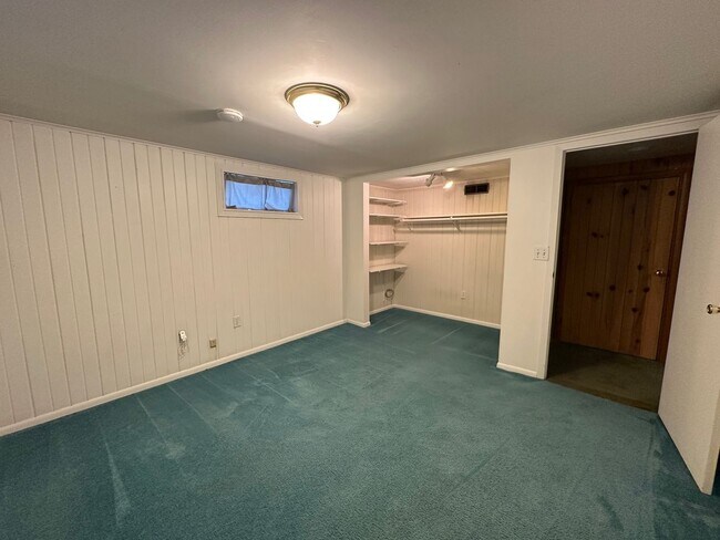 Building Photo - Northwest Area 3 Bedroom 2 Bath Rancher