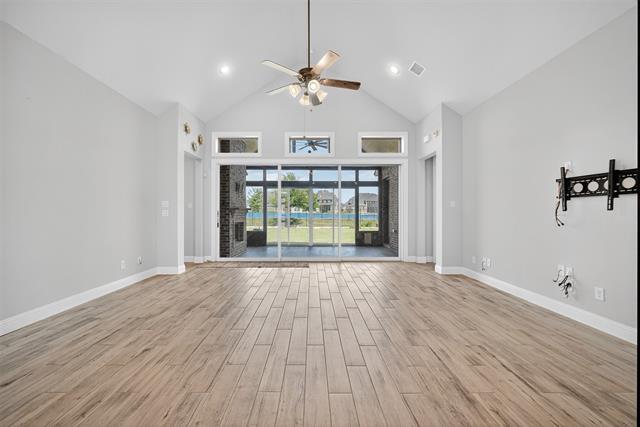 Building Photo - 2410 Topaz Dr