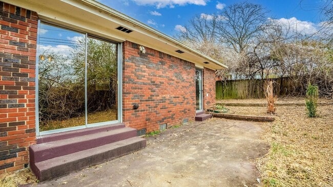 Building Photo - 11 Berrywood Cir