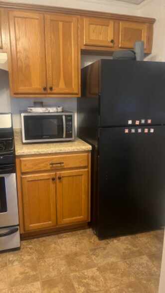 Building Photo - 2250 Evelyn Ave