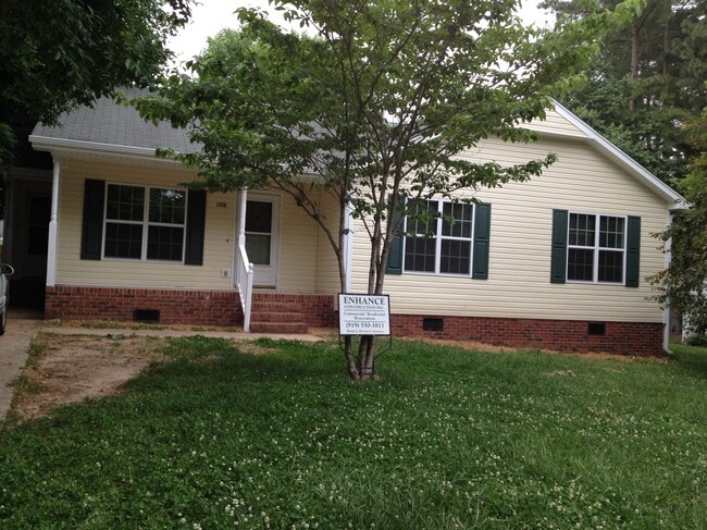 Primary Photo - 1008 Pinewinds Dr