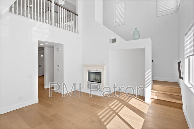 Building Photo - 356 W Weeping Willow Ave