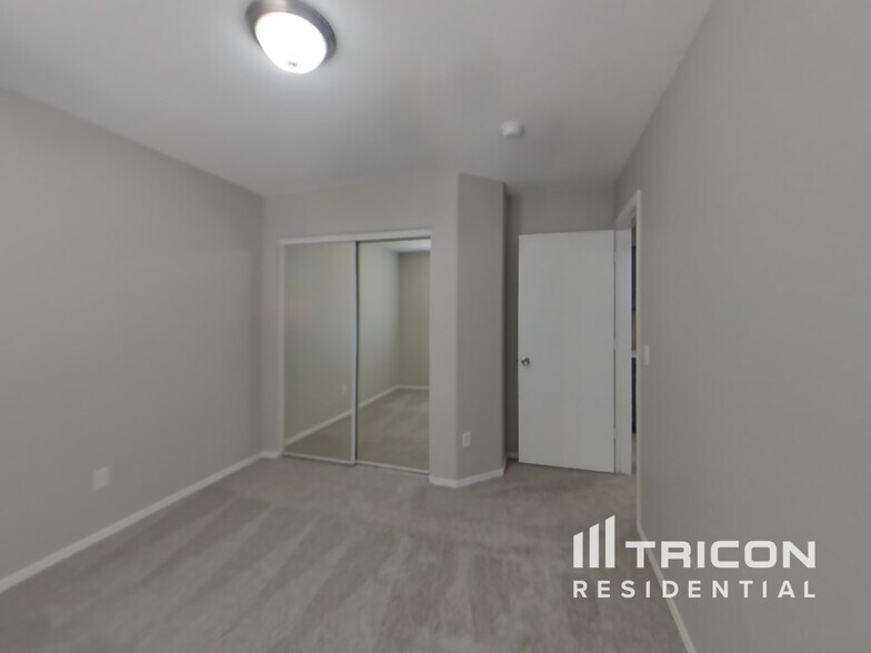 Building Photo - 873 E Impreria St