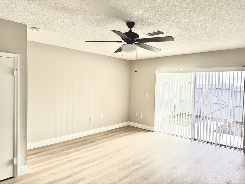 Building Photo - 6054 Amberly Ct