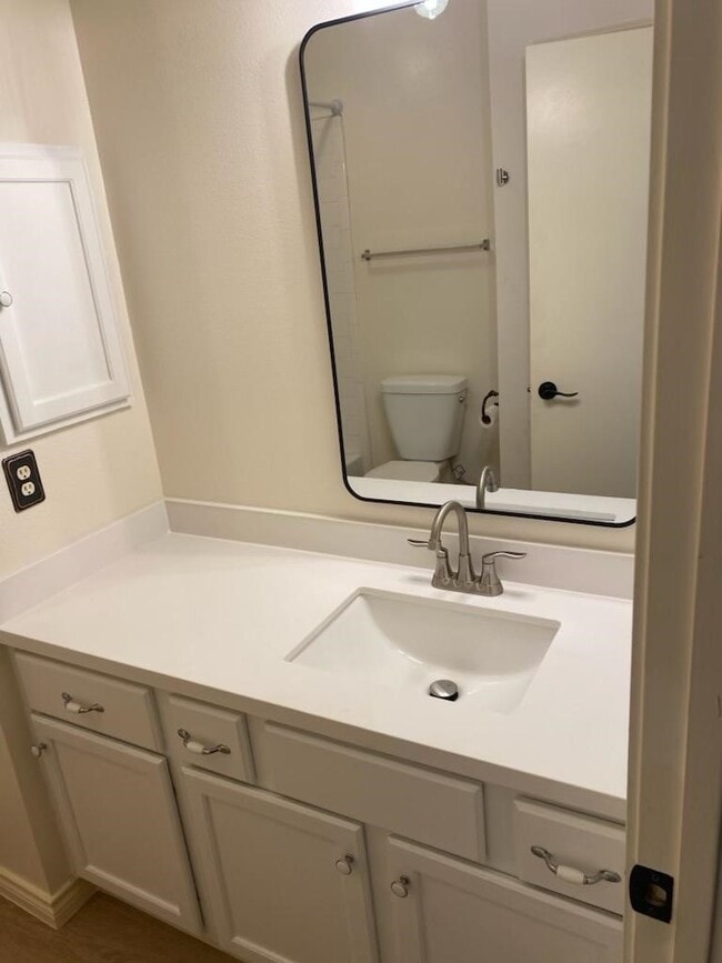 Building Photo - 204 Wood Hollow Dr