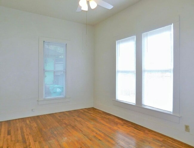Building Photo - Charming 3BR Near TWU & Denton Square – Available Mid-June