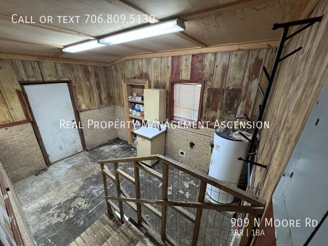 Building Photo - 909 N Moore Rd
