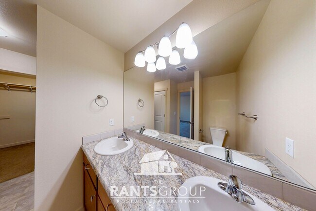 Building Photo - 837R