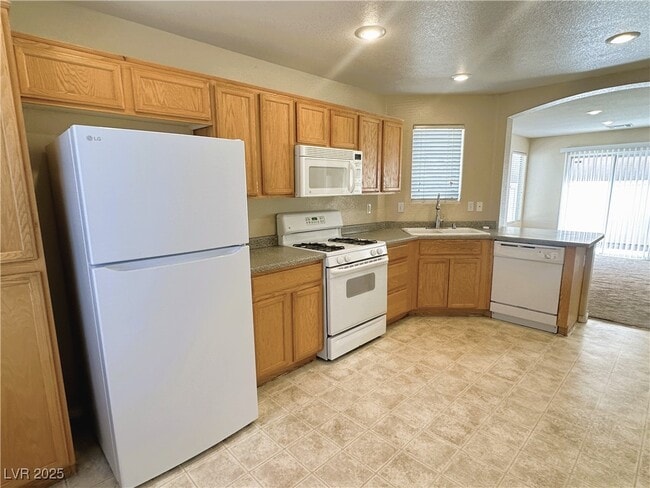 Building Photo - 8046 S Wards Ferry St