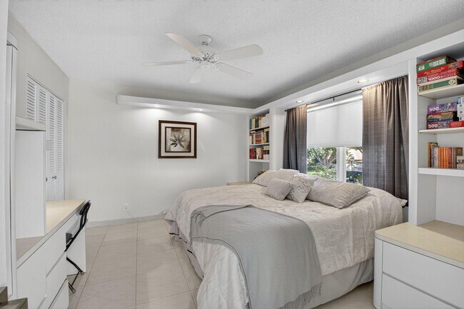 Building Photo - 13769 Date Palm Ct