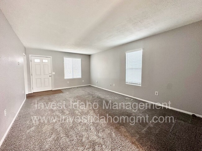 Building Photo - Fantastic location in SE Boise