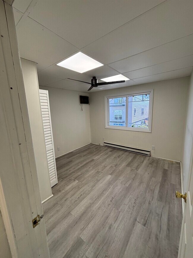 Building Photo - 80 E 24th St