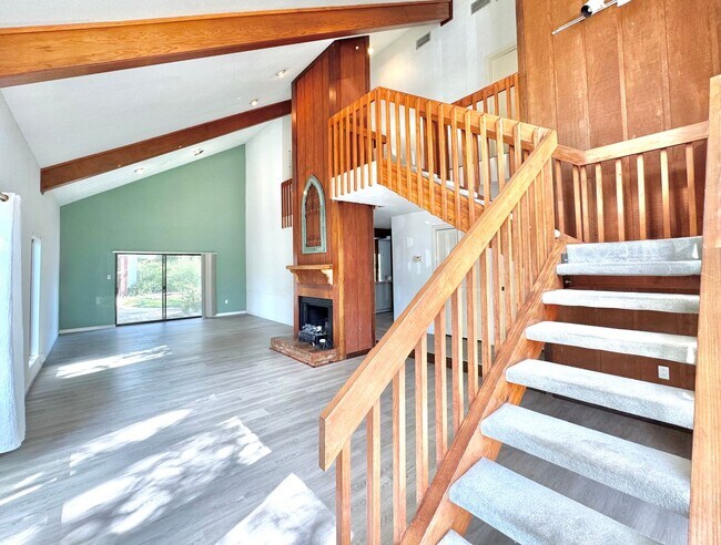 Building Photo - Spacious Baton Rouge Beauty on a Tree-Shad...