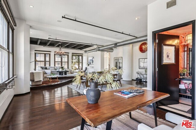 Building Photo - 1645 Vine St