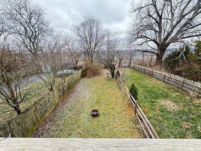 Building Photo - 5 Bedroom/ 2 Bathroom on Fairview Mins. from UC Campus Only $695/pp ($3475/mo)!