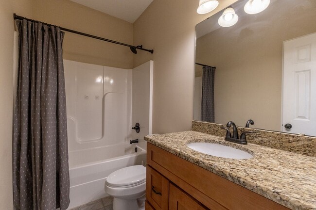 Building Photo - Available May 15!!! 3 bedroom, 2 bathroom home in Fairhope Rivermill Community