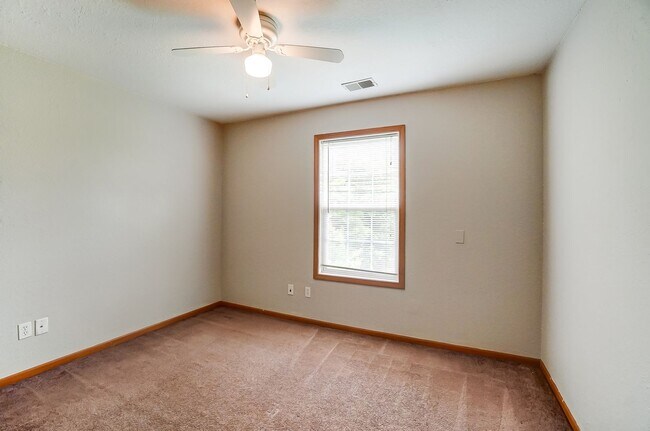 Building Photo - 1103 N Byrne Rd