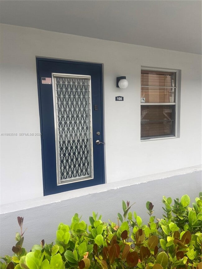 Building Photo - 7897 Golf Cir Dr