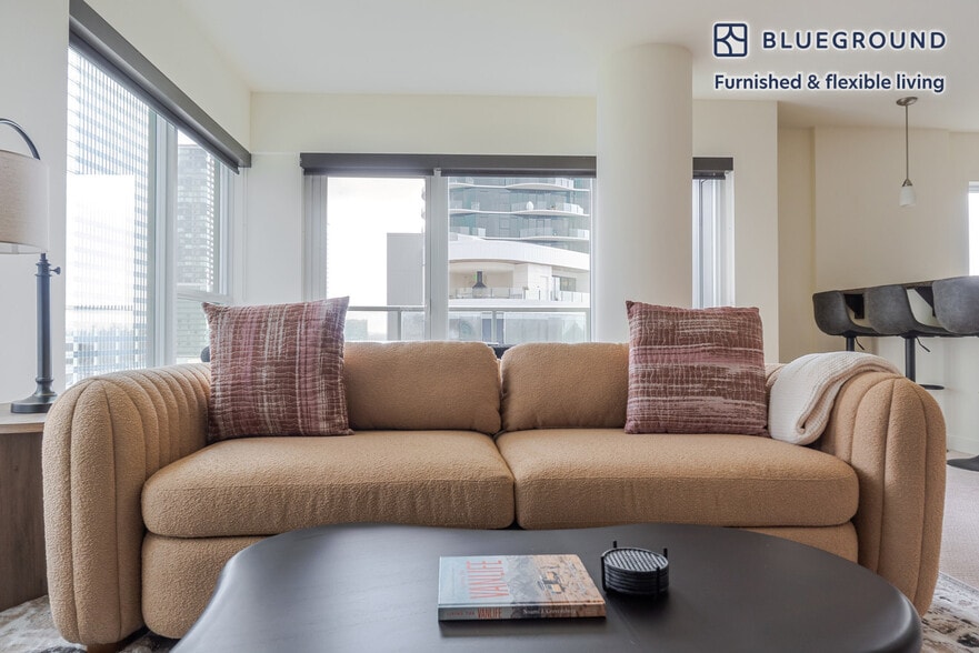 Building Photo - 10301 NE 10th St