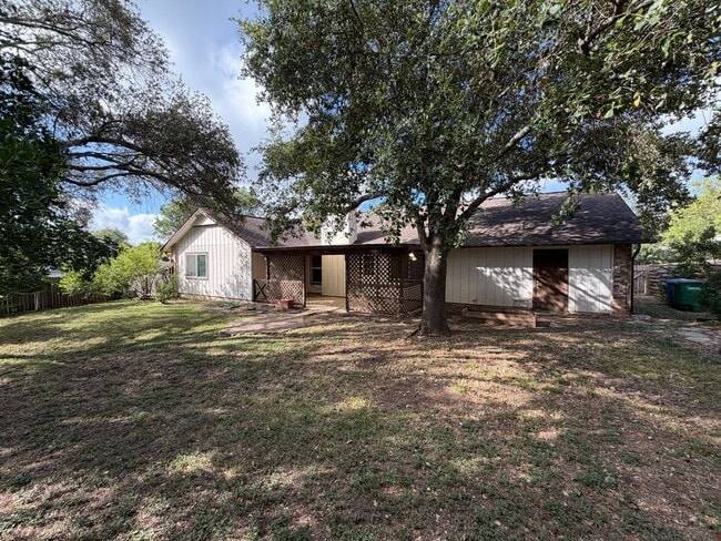 Building Photo - Charming One-Story Ranch on Corner Lot in ...