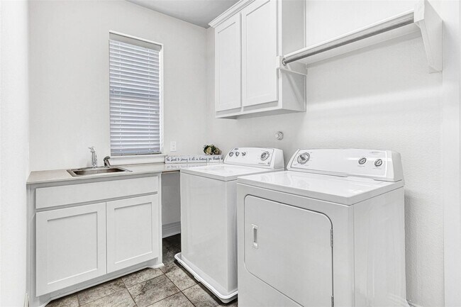 Building Photo - 3613 Gloucester Rd