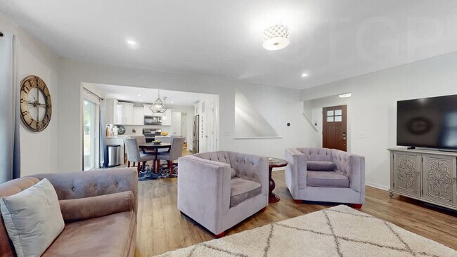 Building Photo - 720 Ravine Ln